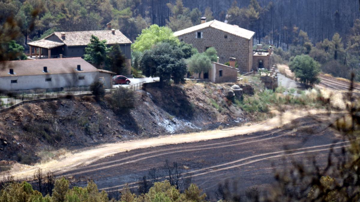 El foc ha envoltat masies a Castellar de la Ribera, al Solsonès