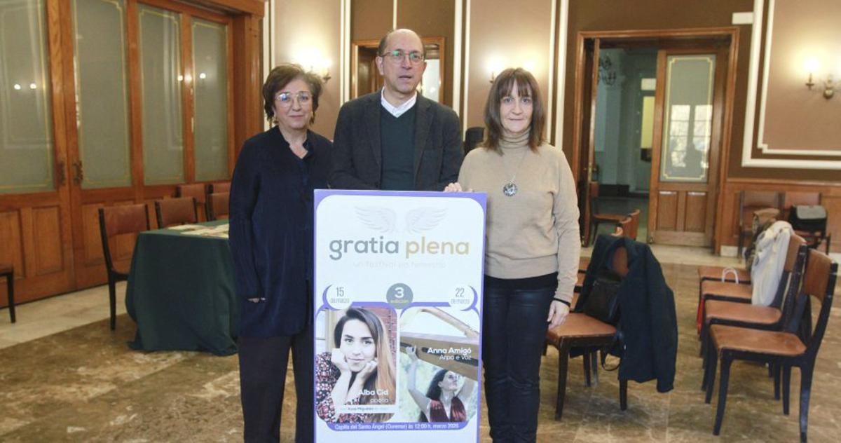 Los organizadores, con el cartel. | IÑAKI OSORIO