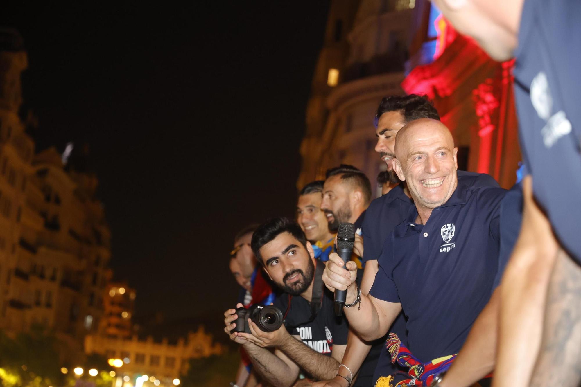 Todas las fotos de la rúa del Levante UD por su ascenso a Primera División