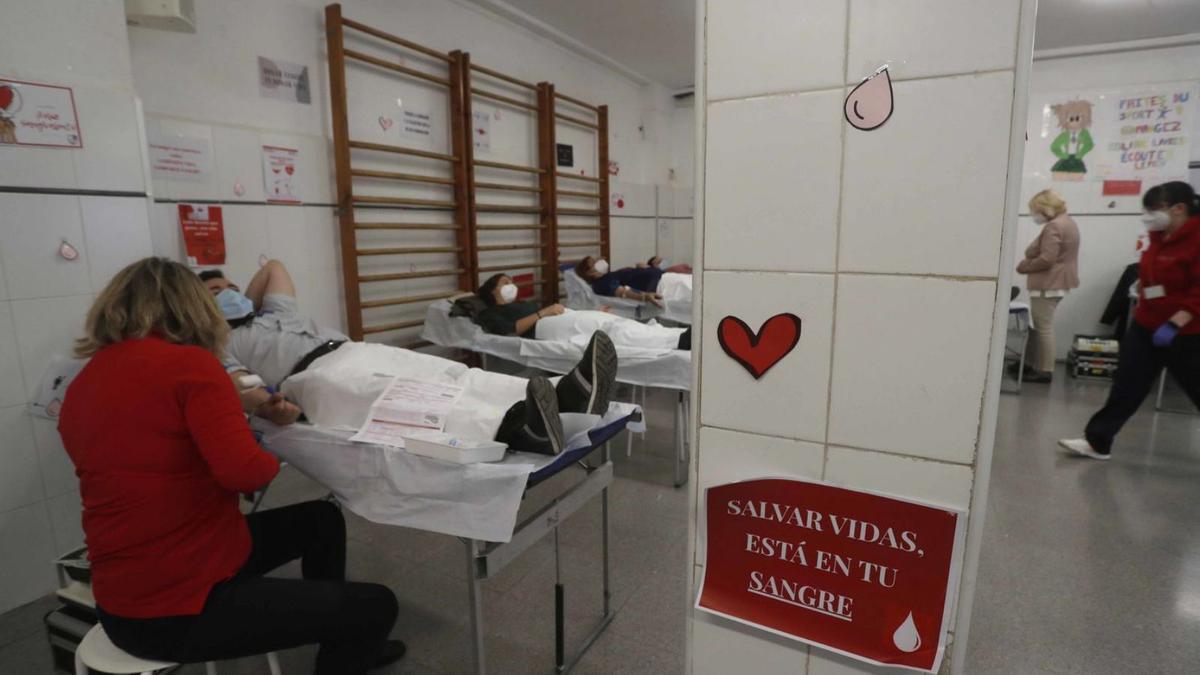 Donació de sang del projecte ‘Sangvalentí diocesà’ al Col·legi La Anunciación de València. | J.M. LÓPEZ