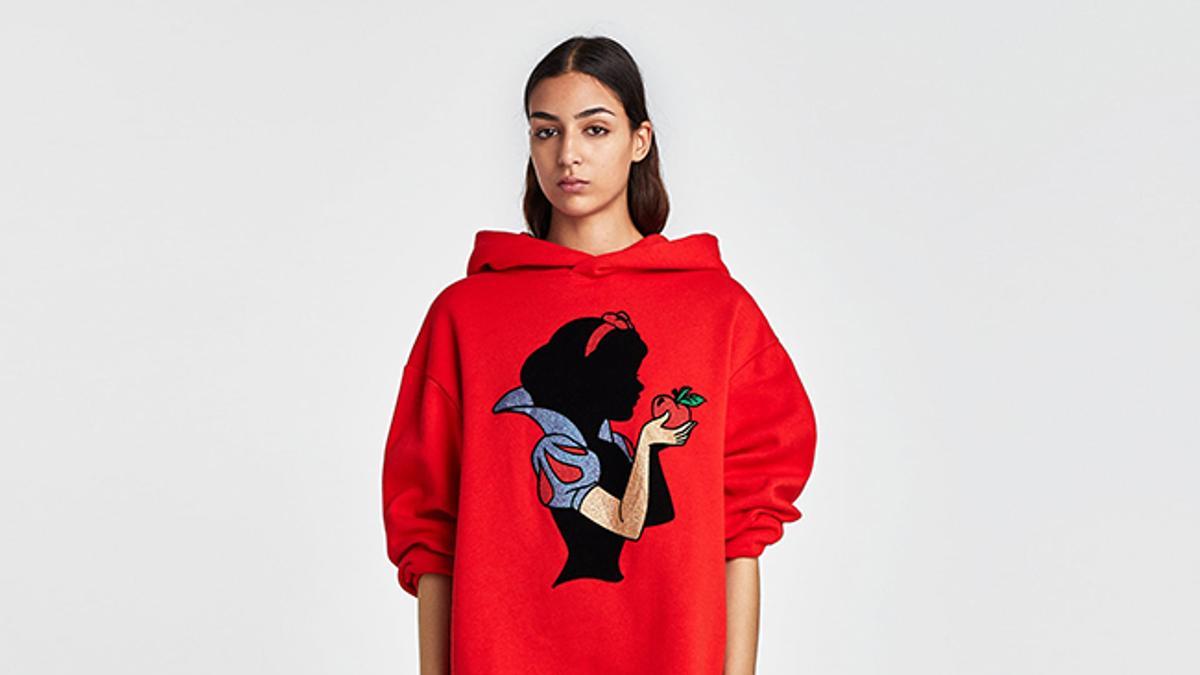 Sudadera roja con estampado de Blancanieves