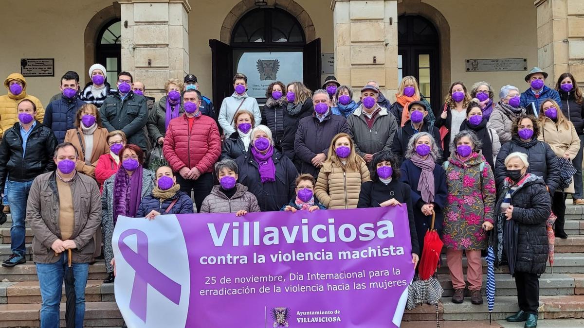 Una concentración contra la violencia de género en Villaviciosa.