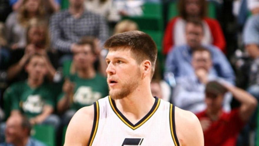 Jack Cooley, en un partido con Utah Jazz.