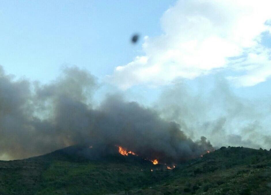 Un incendio amenaza la Calderona en Gátova