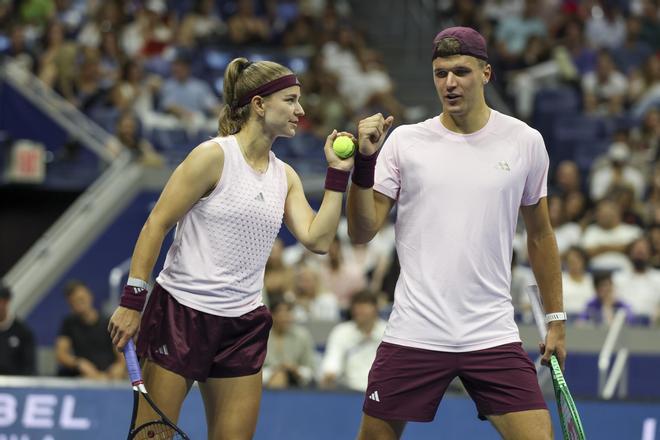 Mensik y Muchova ganan un millón de dólares tras su triunfo en el dobles mixto del US Open