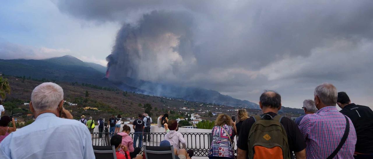 Frente de la colada del volcán de La Palma al final del Camino Aniceto (03/11/2021)