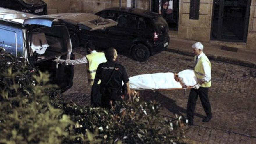 Hallan a una mujer muerta en Vigo y detienen a su pareja