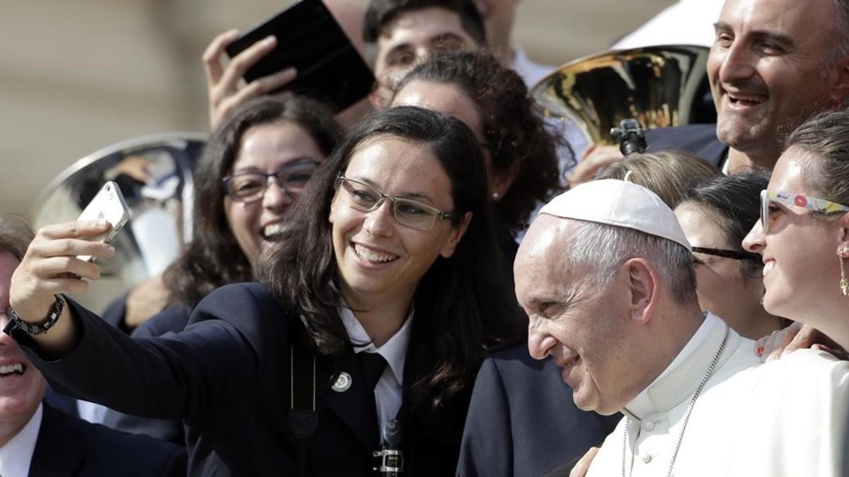 zentauroepp42484757 file   in this sept  10  2016 file photo  pope francis poses180312191636