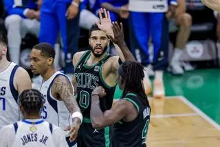Los Boston Celtics reducen con su defensa a los Dallas Mavericks y toman una ventaja de 2-0 en la final de la NBA