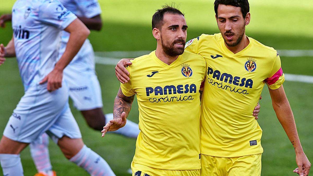 Los goleadores del Villarreal, Paco Alcácer y Dani Parejo, celebran uno de los tantos amarillos.