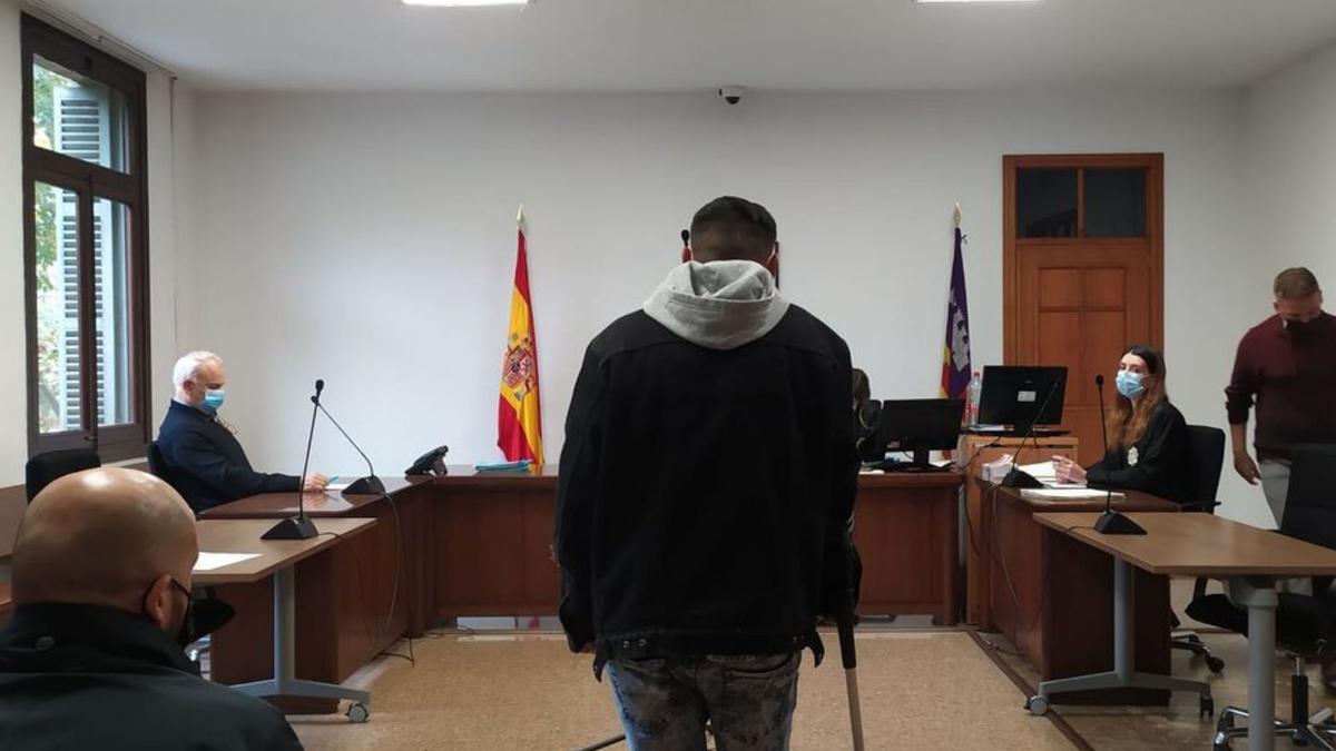 El atracador, ayer durante el juicio celebrado en Palma. | M.O.I. 