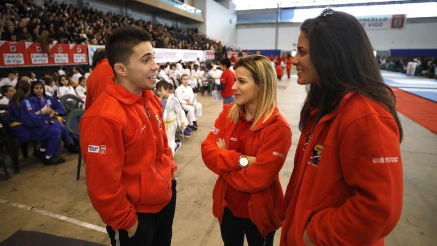 Garrigós (izqda.), durante su visita el pasado año a la Fiesta del Judo Infantil. // A. Villar