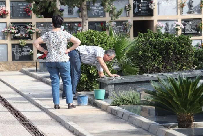 Día de Todos los Santos en el cementerio de Lorca