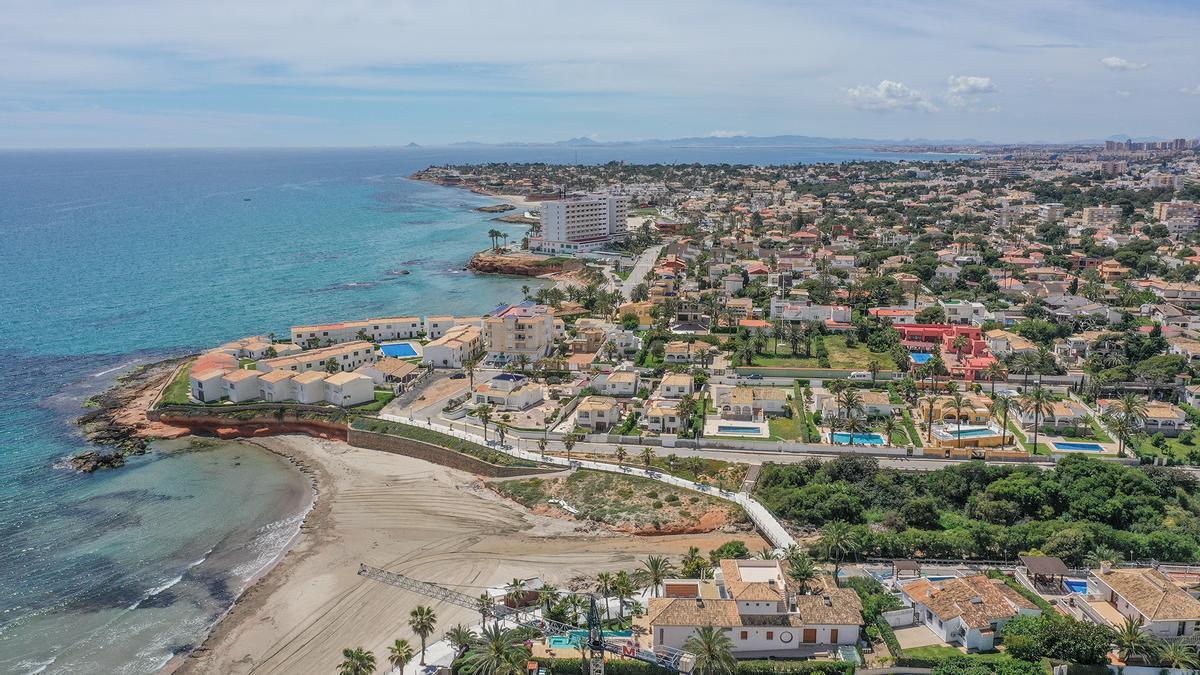 Urbanizaciones en la costa de Orihuela.