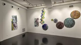 La Sala Vimcorsa acoge la exposición ‘Un toque de transversalidad’ con 53 obras del artista José María Baez