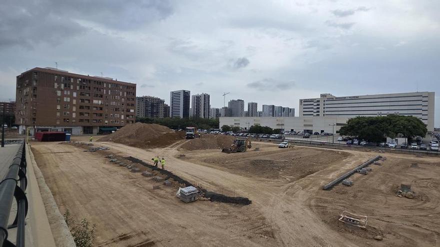 Fin a 40 años de aislamiento: las obras junto a La Fe 'rescatan' a un bloque de vecinos