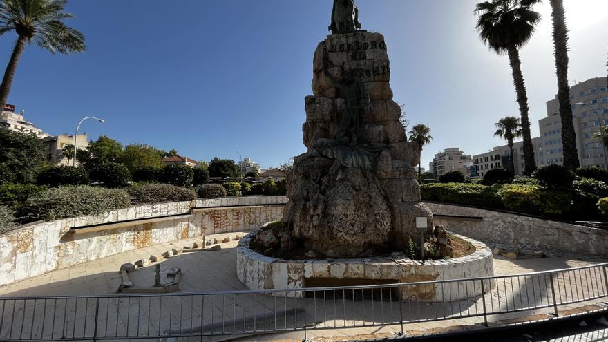 Vacían la fuente de Jaume I de la plaza España de Palma para proceder a su rehabilitación