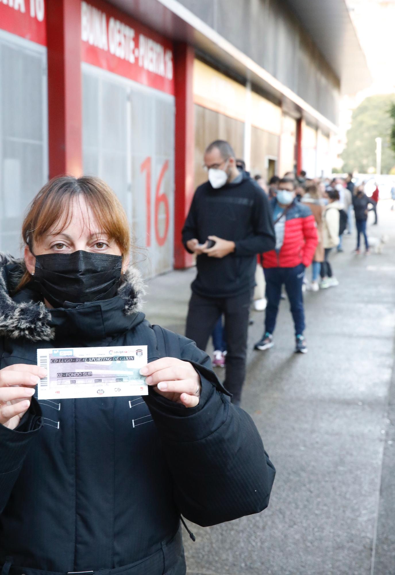 Colas en El Molinón para comprar las entradas para el partido ante el Lugo