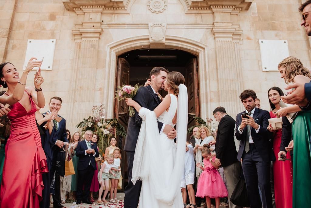 Boda de Meritxell Soler, corte de honor 2018, y el delegado del Joventut de Badalona, Adrià Delgado