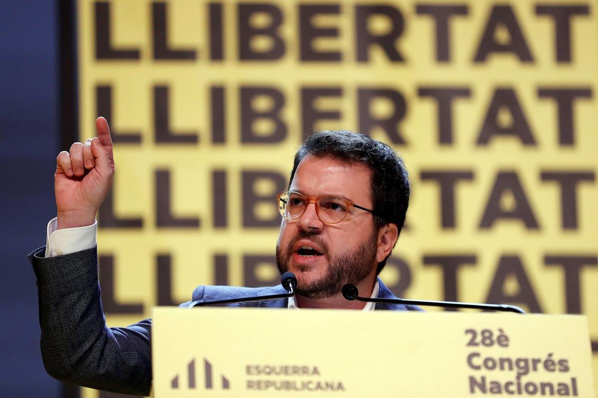 GRAF2707. BARCELONA, 21/12/2019.- El coordinador general de ERC y vicepresidente de la Generalitat, Pere Aragonés, durante el congreso nacional que ERC celebra hoy en Barcelona, en el que se debaten enmiendas sobre la vía unilateral en el proyecto independentista, un cónclave que llega en plenas negociaciones con el PSOE sobre la investidura de Pedro Sánchez y tras la sentencia europea que avala la inmunidad de Oriol Junqueras como eurodiputado. EFE/Alberto Estévez