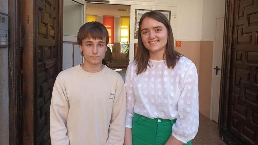 Gabriel Broto y María Encuentra, primer y segundo premio en el concurso de relatos del Gobierno de Aragón.