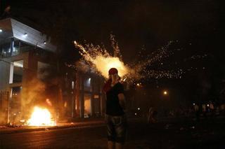 Noche de disturbios en Paraguay que terminan con un muerto y el Congreso en llamas