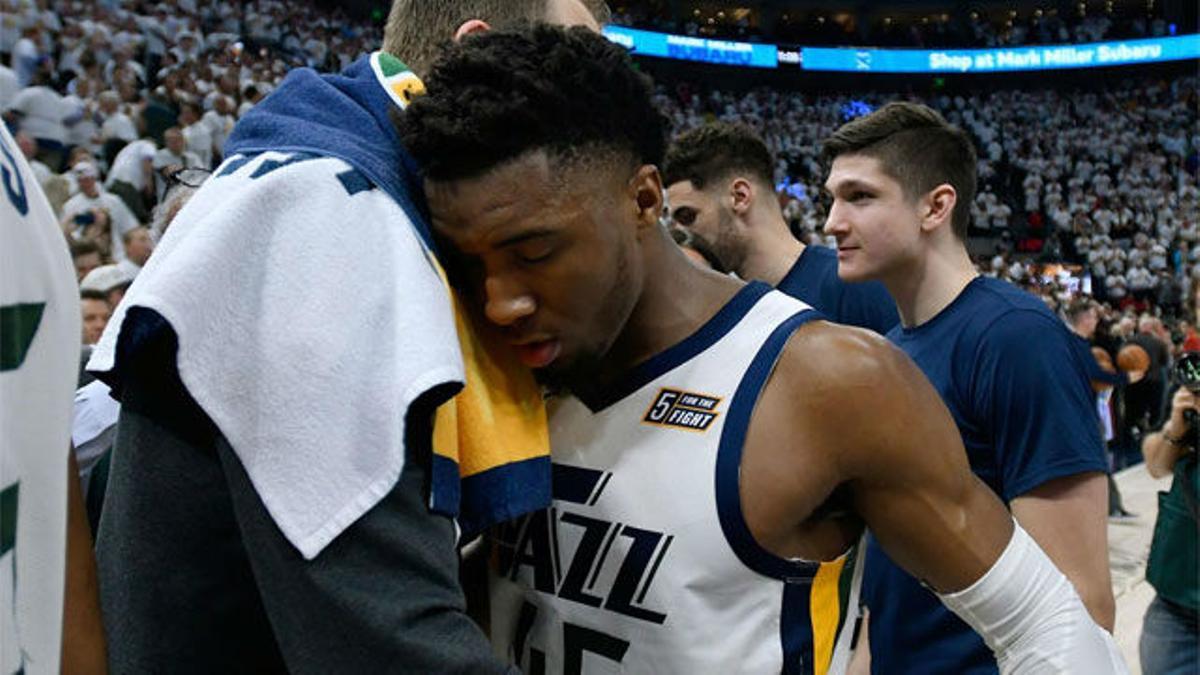 Mitchell mantiene con vida a los Jazz