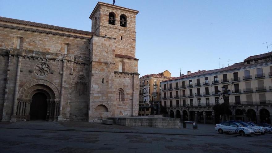 La iglesia de San Juan y la Plaza Mayor capitalina