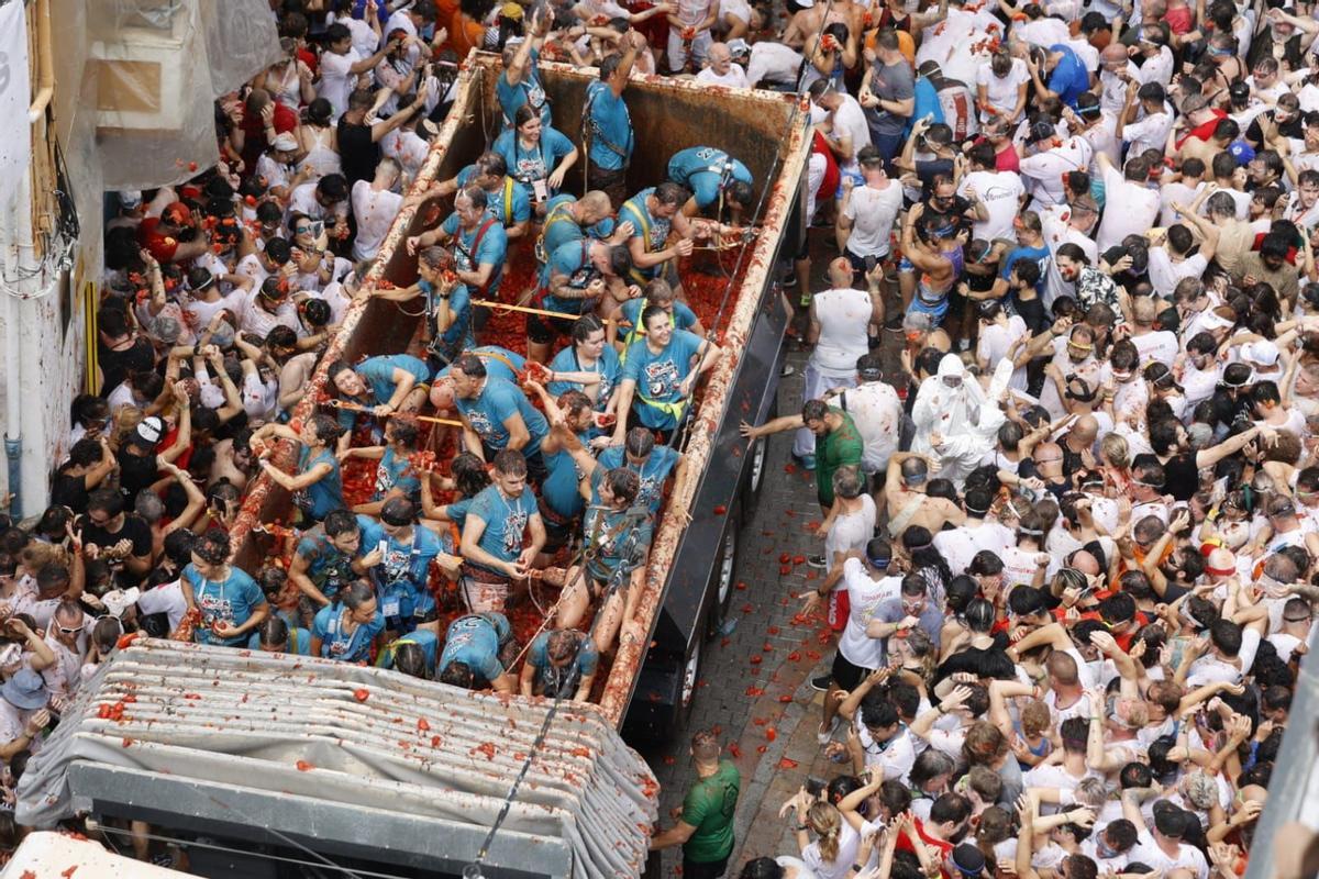 Las mejores fotos de la Tomatina 2023. Las mejores fotos de la Tomatina 2023.