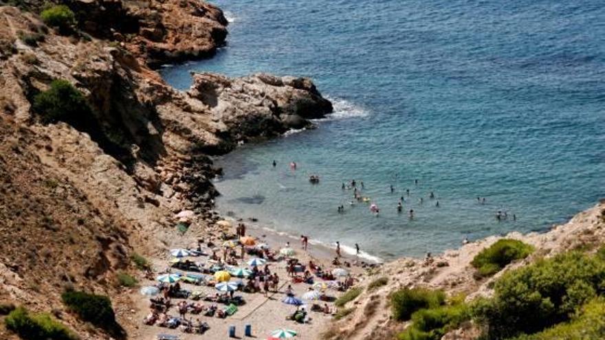 La cala del Tio Ximo de Benidorm, una de las dos playas donde se quieren instalar estas boyas.