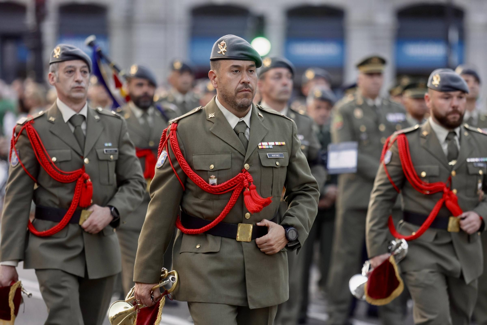 EN IMÁGENES: Así fue el izado de la bandera de España en la plaza de la Escandalera de Oviedo
