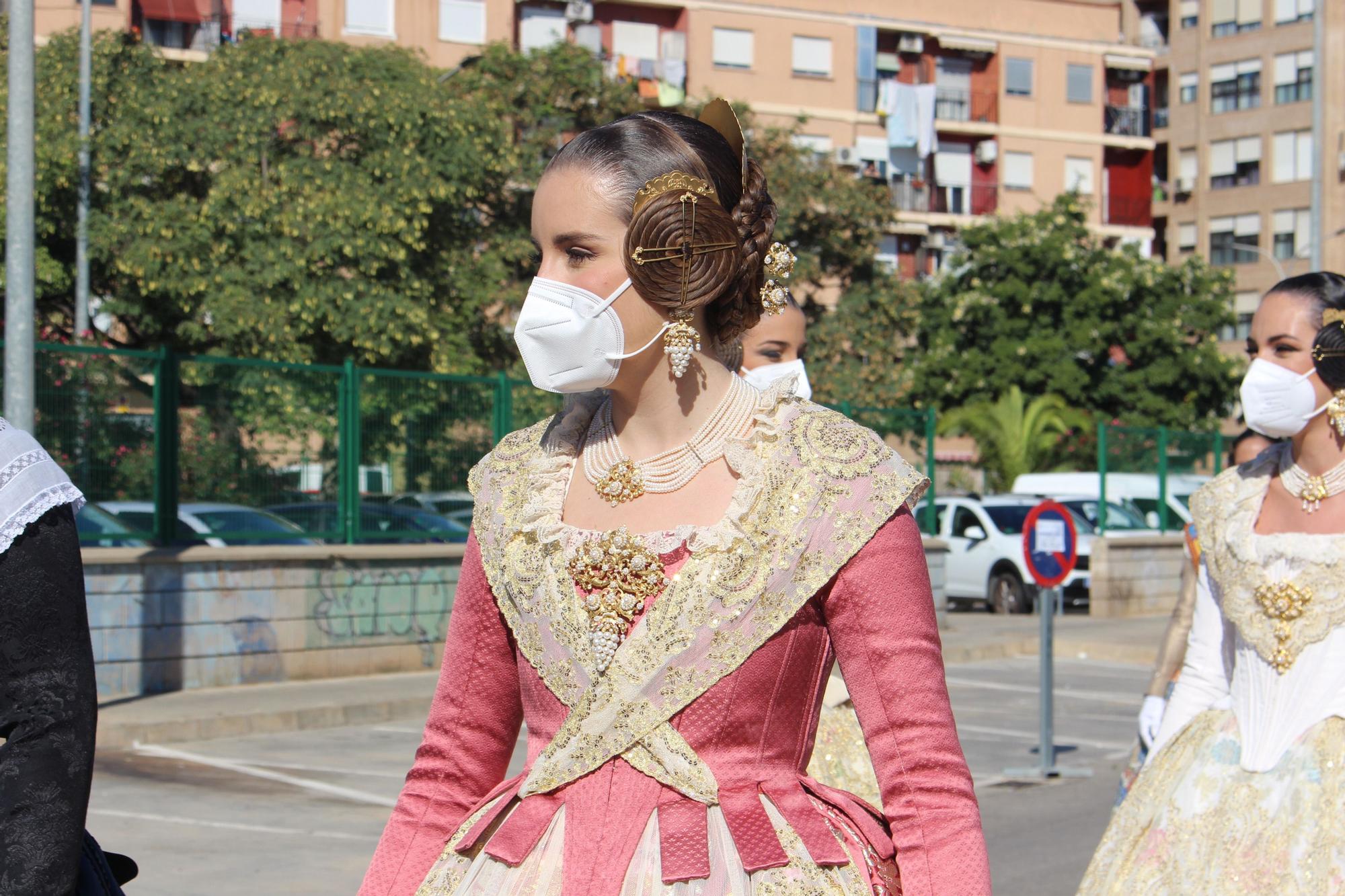 Carmen, Nerea y las cortes acompañan a las fallas de Quart y Xirivella en la procesión de la Senyera