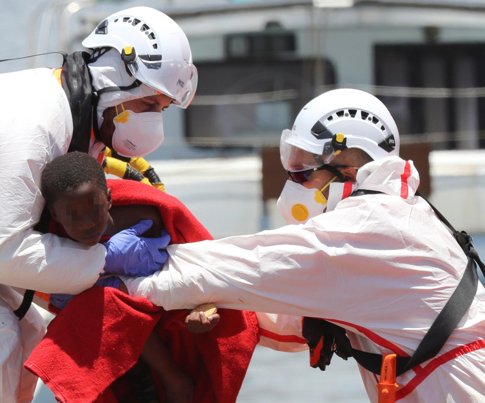 Rescatan a 45 subsaharianos, de ellos 8 niños, al sur de Gran Canaria