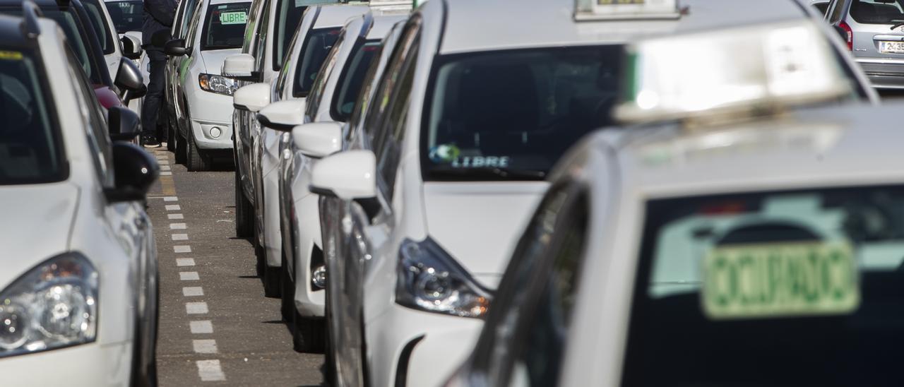 El debate sobre el taxi y su empleo en Uber recibe el rechazo de la Federación Sindical