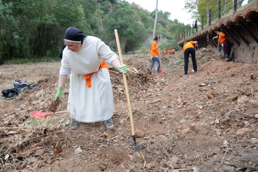 Neteja de la vora del riu Cardener a càrrec dels membres i voluntaris del projecte Invulnerables