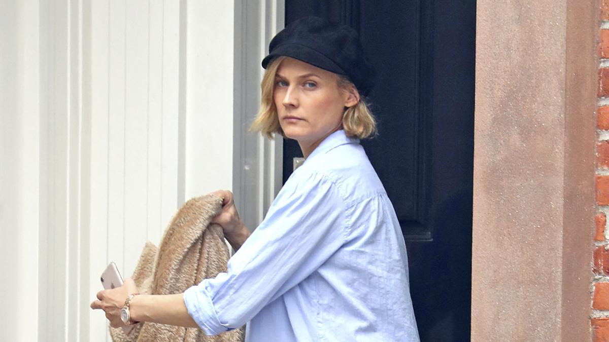 Diane Kruger con camisa oversize y botines