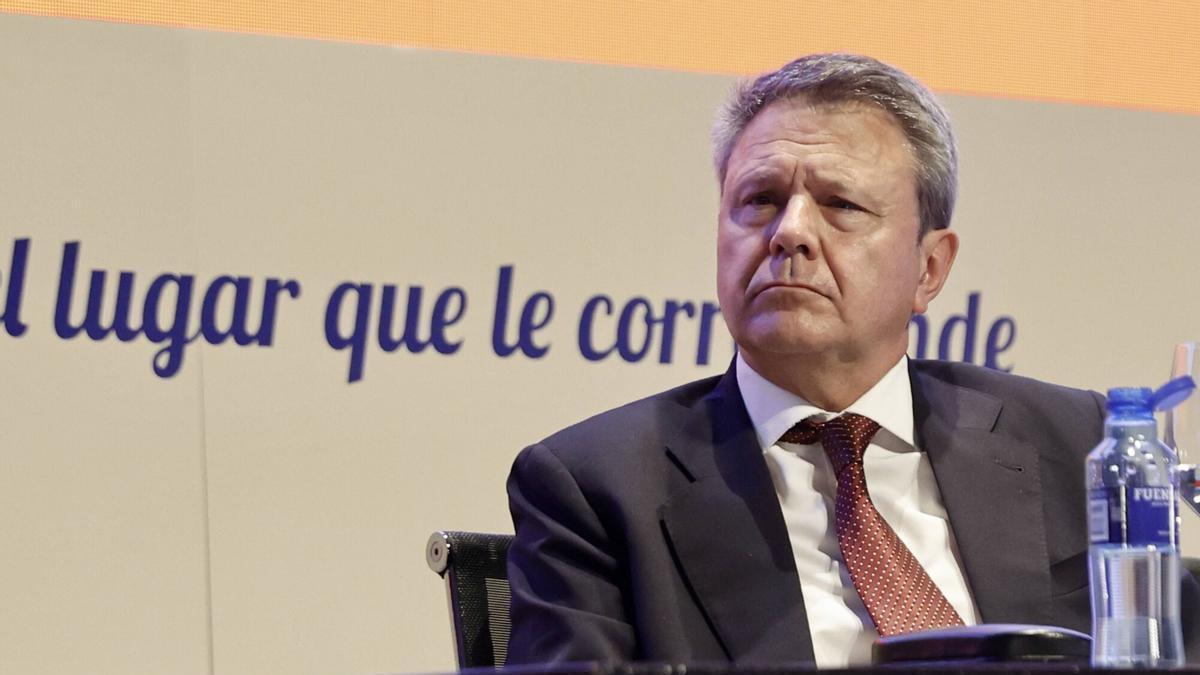Santano, mano derecha de Óscar Puente, visita Gijón (sin reunirse con el Principado) y pide que se "comprenda" su postura "jurídico-económica" para no suprimir el peaje del Huerna