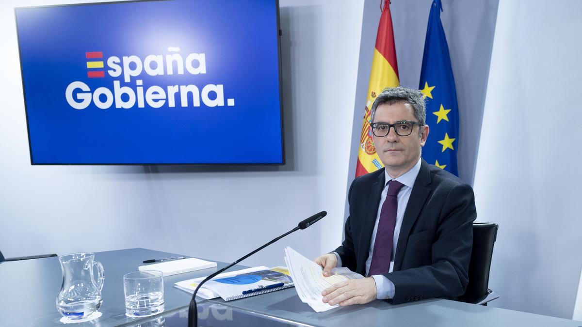 El ministro de la Presidencia, Relaciones con las Cortes y Justicia, Félix Bolaños, durante una rueda de prensa posterior a la reunión del Consejo de Ministros, en el Complejo de la Moncloa, a 26 de marzo de 2024, en Madrid (España).