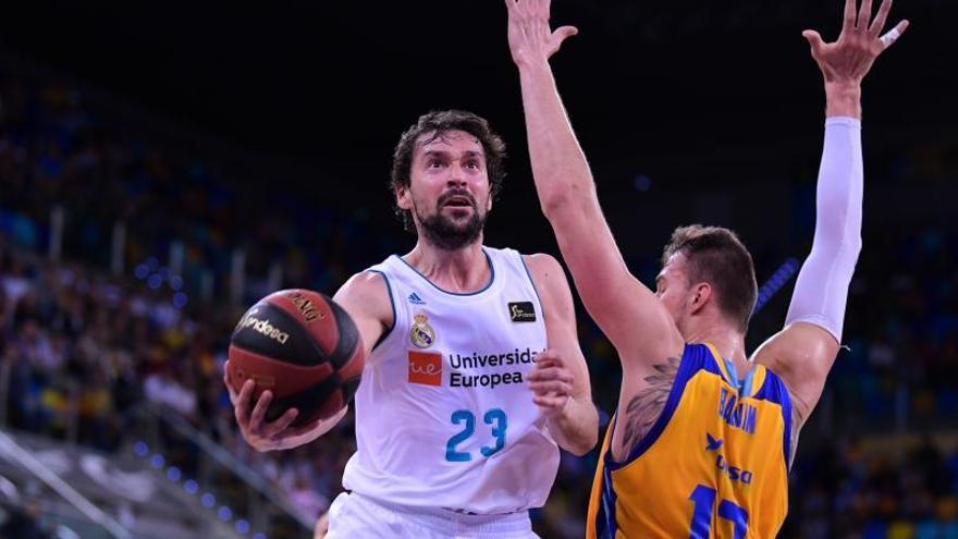 Sergi Llull entra a cistella