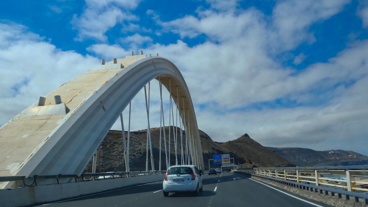 Hormigón, desprendimientos y una historia que conecta a Mecano con la bahía del Rincón