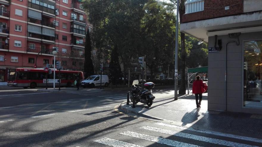 El lugar del accidente en la calle Manuel Candela.