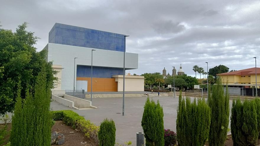 Una gran cubierta permitirá celebrar eventos al aire libre en la plaza detrás del auditorio de Agüimes