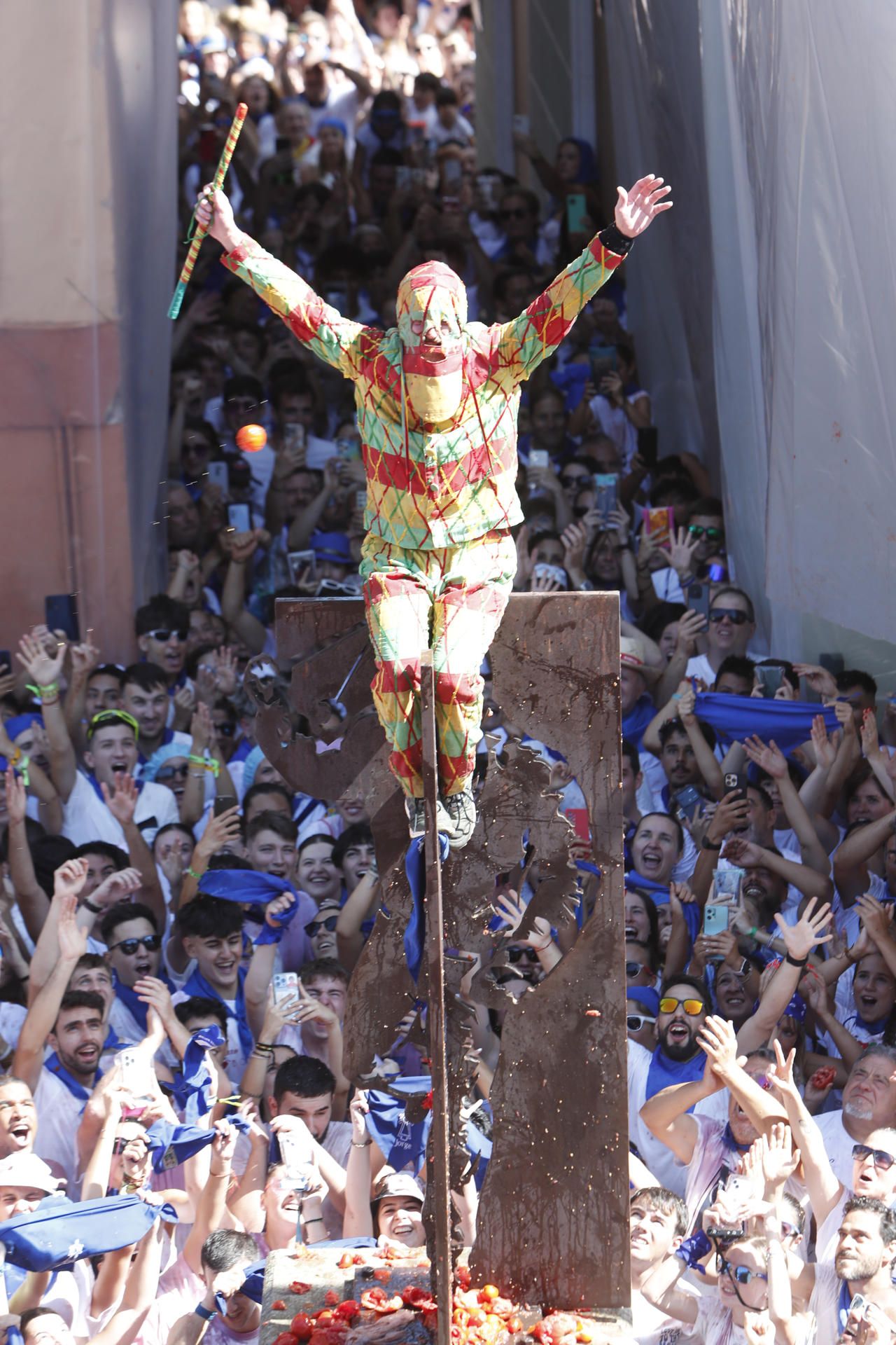 En imágenes | El Cipotegato vuelve a teñir de rojo tomate las calles de Tarazona