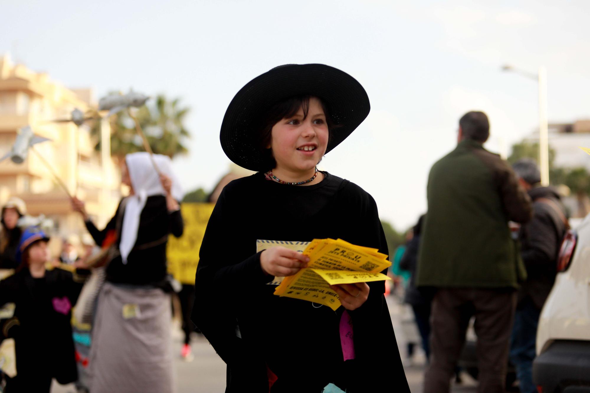 Todas las imágenes de la rúa de carnaval 2023 en Santa Eulària