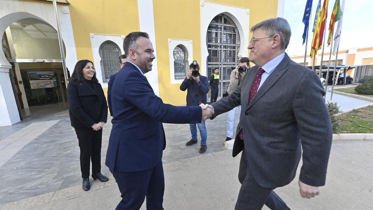 Rafa Simó recibe a Ximo Puig en una visita a PortCastelló
