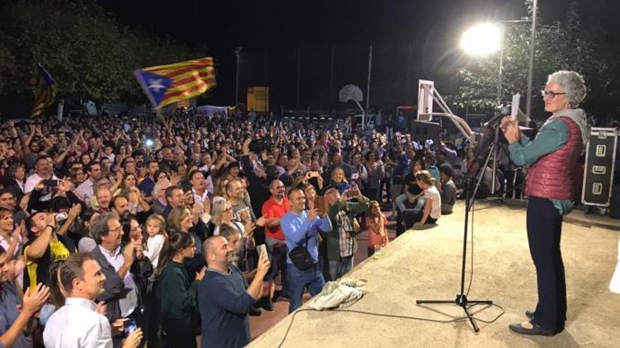 L&#039;alcaldessa Pilar Bosch en l&#039;acte solidari de l&#039;endemà de l&#039;1-O.