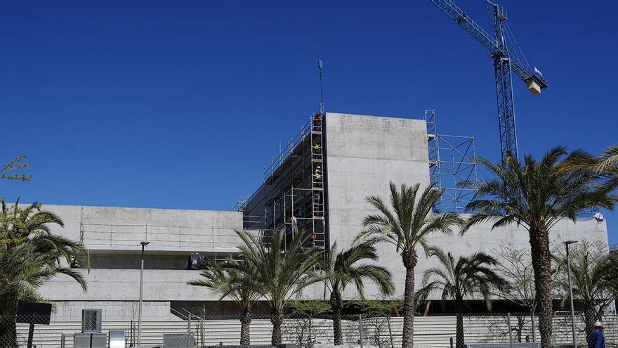 El nuevo edificio Perleta de la UMH de Elche tendrá que esperar a septiembre por mejoras en sus aulas