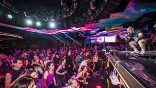 Así es la fiesta runner más multitudinaria de Barcelona: 900 corredores de marcha (literal) en la discoteca Sutton