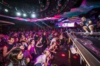 Así es la noche más runner de Barcelona: 900 corredores de marcha (literal) en la discoteca Sutton