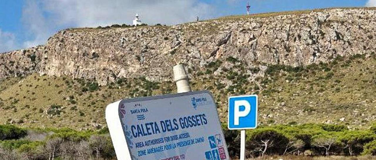 Fotografías tomadas esta semana que reflejan el estado en que se encuentra la Cala dels Gossets, en el término municipal de Santa Pola.